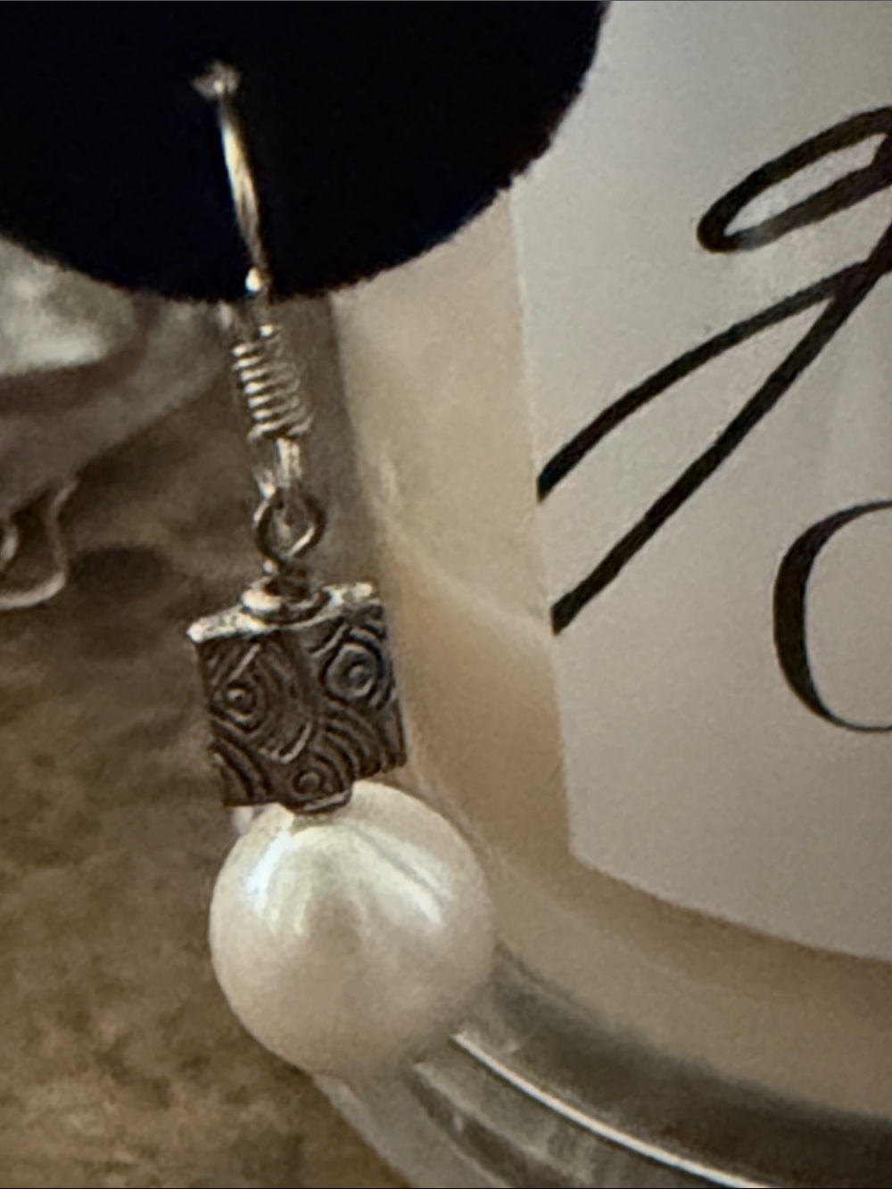 Fresh water white teardrop shaped sterling silver stamped wires pierced earrings - Picture 12 of 12